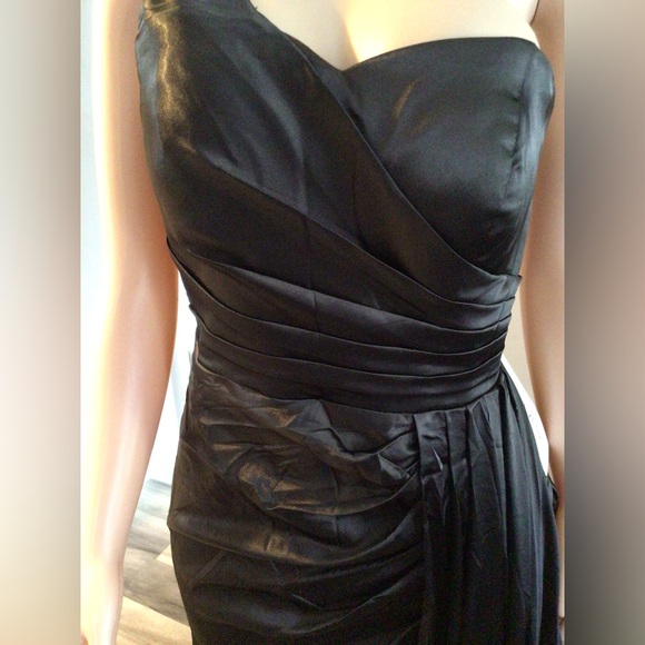 Formal Dress - Picture 4 of 5